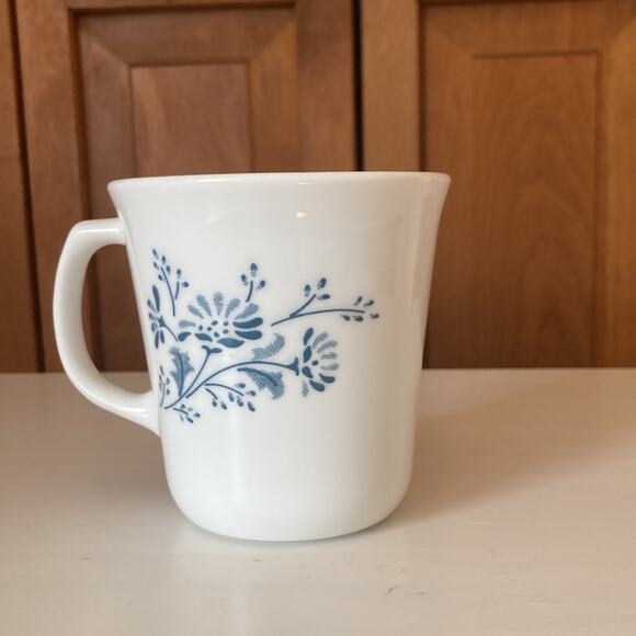 Vintage Corelle by Corning “Colonial Mist” Coffee Mug - Picture 4 of 9
